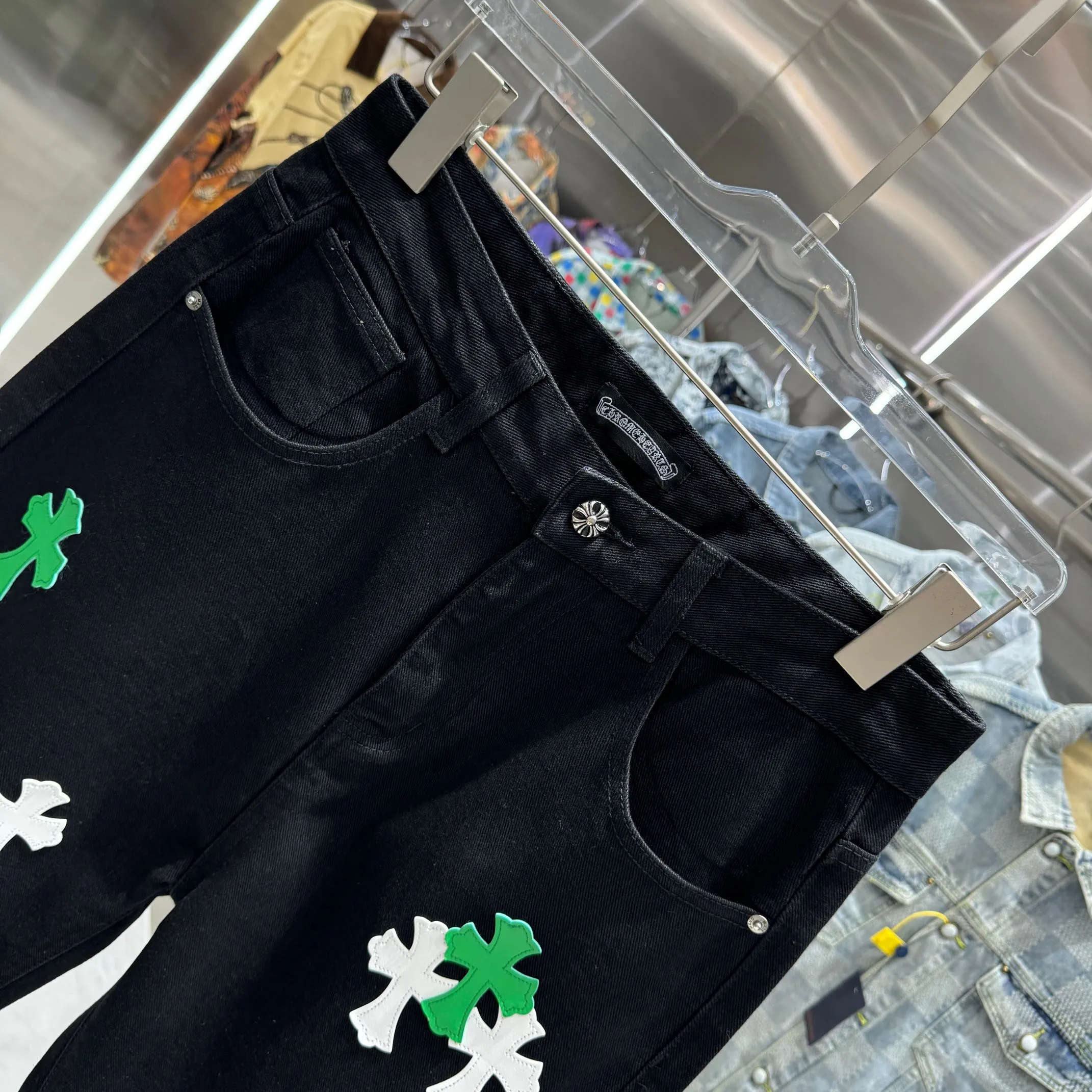 🅿️270 Crow Heart Cross Logo + Printed Logo Jeans 2025 latest product, original goods, washed casual jeans, imported original washed stretch fabric, comfortable and elastic, original hardware accessories decorated with logo, super correct version, extremely high grade, counter quality, fashionable and stylish upper body. The printing uses imported foam printing, customized buttons, YKK zippers. The complete set of accessories is customized by molding. Color: Black Size: S-XXL 28 30 32 34 36 code